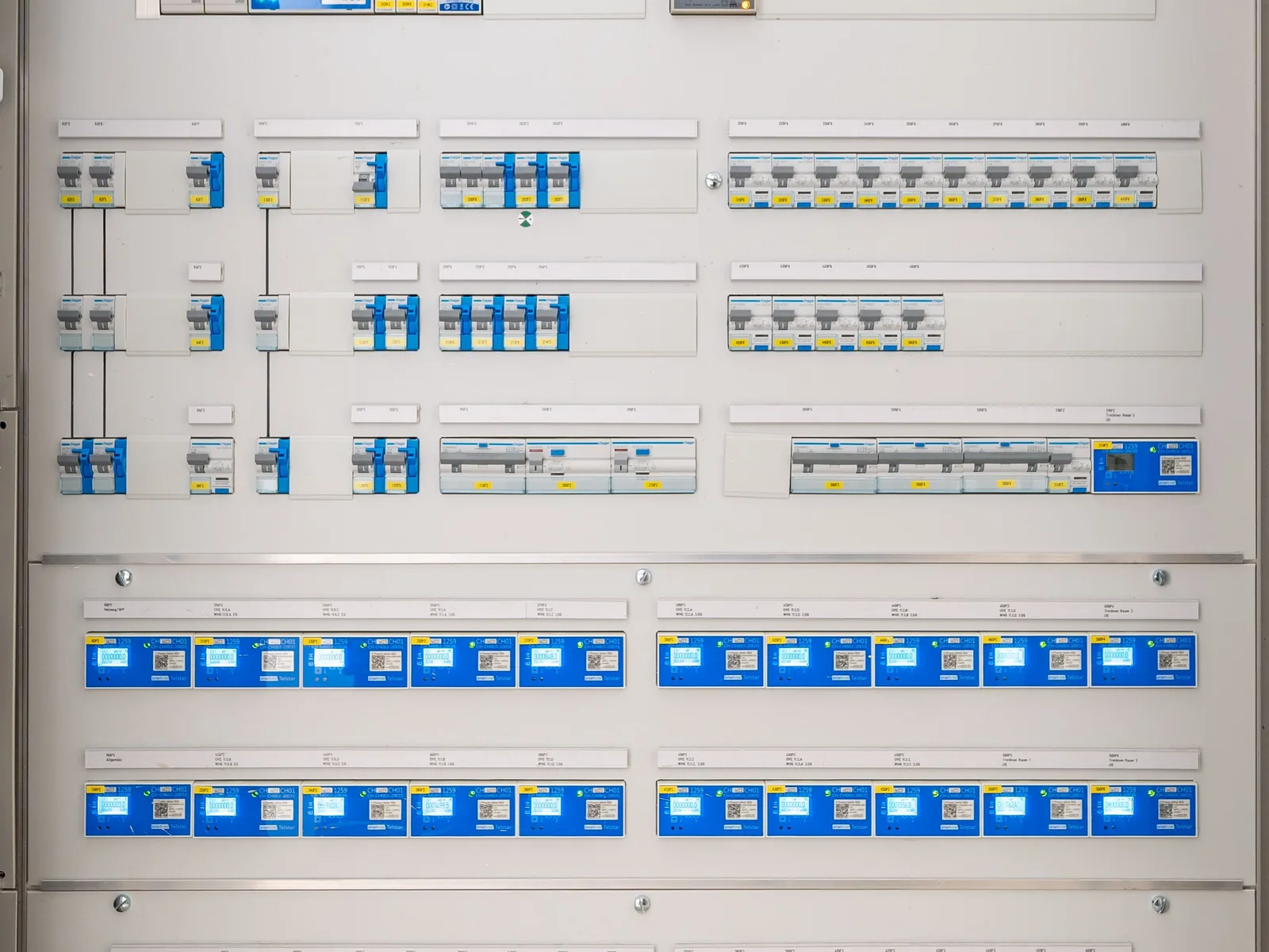 İnşaat halindeki bir yapıda elektrik taahhüt çalışması